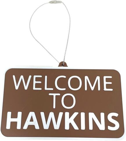 لافتة حائط FRESHe مرحبًا بكم في Hawkins - مثالية لمحبي الغرباء - لافتة زخرفية - صُنعت في الولايات المتحدة الأمريكية (لافتة حائط مستطيلة كبيرة من الفينيل) in Saudi Arabia