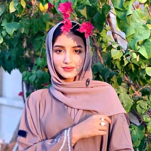 12PCS Hijab Pins for Women – Non-Slip Scarf Pins and Clips in Fashion Colors, Secure Fasteners for Hijabs, Shawls, and Scarves – Fabric-Friendly Design in Saudi Arabia