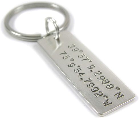 سلسلة مفاتيح على شكل شريط فضي - مخصصة برسالتك الخاصة واسمك - فضة إسترلينية مختومة يدويًا - سلسلة مفاتيح عريضة مخصصة in Kuwait