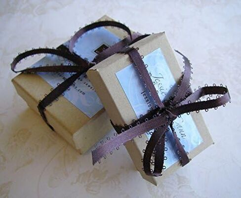 سلسلة مفاتيح على شكل شريط فضي - مخصصة برسالتك الخاصة واسمك - فضة إسترلينية مختومة يدويًا - سلسلة مفاتيح عريضة مخصصة in Kuwait