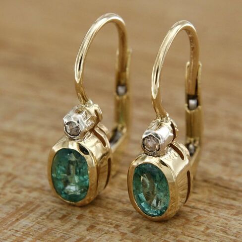 Fashionable and Compact Copper Material Golden Hoop Earrings Inlaid with Synthetic Green Zircon, Exquisite Women's Earrings, Bridal Accessories, Vintage Jewelry in Saudi Arabia