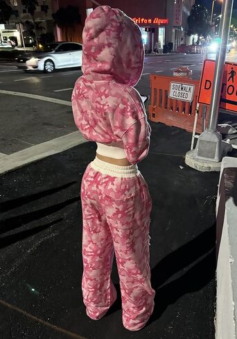 إمرأة 2 قطعة كامو جرزاية مجموعة التمويه المحاصيل زمم هوديي البلوز Y2k واسعة الساق Sweatpants المسار الدعاوى in Saudi Arabia