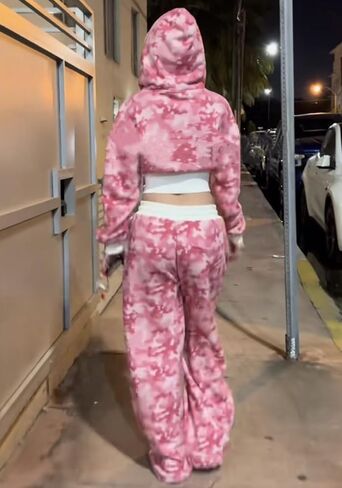 إمرأة 2 قطعة كامو جرزاية مجموعة التمويه المحاصيل زمم هوديي البلوز Y2k واسعة الساق Sweatpants المسار الدعاوى in Saudi Arabia