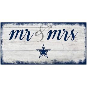 لافتة Mr & Mrs من Fan Creations NFL Dallas Cowboys للجنسين، لون الفريق، 6 × 12 (N1074-DAL)