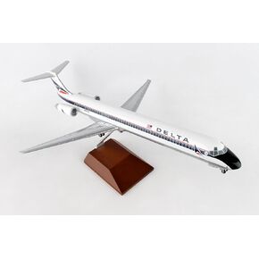 Daron Skymarks American Airlines MD-80 Old Livery Airplane Model Building Kit 1/150-Scale in Kuwait