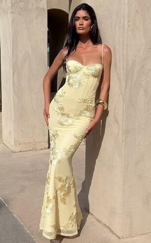 UZN 3D Floral Bridesmaid Dresses Long Sweetheart for Women Spaghetti Straps Formal Evening Party Gowns in Saudi Arabia