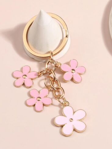 لطيف الكرتون معلقة المفاتيح السيارة العالمية Keyrings حقيبة الظهر Kawaii الزخرفية مفتاح سلسلة هدية للأصدقاء in Saudi Arabia