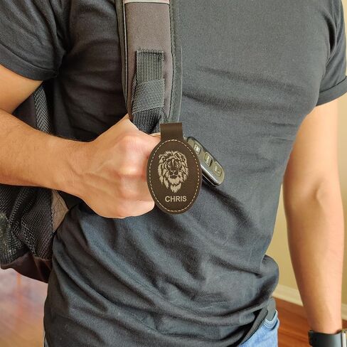 سلسلة مفاتيح بيضاوية LaserGram، متسلق الصخور، تتضمن نقشًا شخصيًا in Kuwait