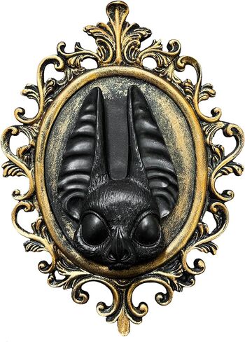 Gothic Wall Decor Vintage Crow Dark Academia Room Decor Animal Head Aesthetic for Halloween Home Decoration Retro Wall Art Hanging Design Wall Mounted Bedroom (7.9'' x 5.7'') in Saudi Arabia
