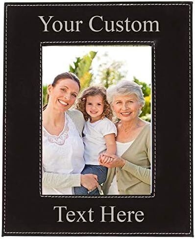 CustomGiftsNow Personalized أضف نصًا مخصصًا منقوشًا من الجلد الصناعي معلقًا/إطار صورة جماعية مخصصًا على سطح الطاولة (أسود، عمودي 5x7 بوصة) in Kuwait