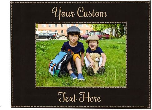 CustomGiftsNow Personalized أضف نصًا مخصصًا منقوشًا من الجلد الصناعي معلقًا/إطار صورة جماعية مخصصًا على سطح الطاولة (أسود، عمودي 5x7 بوصة) in Kuwait