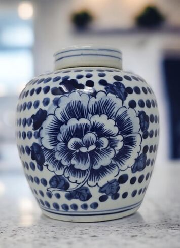 Retro Antique Like Style Blue and White Porcelain Lion Dancing Ceramic Covered Ginger Jar Vase, China Ming Style, Jingdezhen (LJ2) in Saudi Arabia
