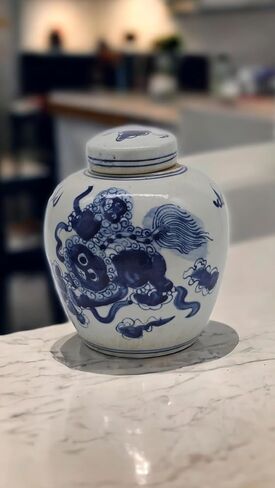 Retro Antique Like Style Blue and White Porcelain Lion Dancing Ceramic Covered Ginger Jar Vase, China Ming Style, Jingdezhen (LJ2) in Saudi Arabia