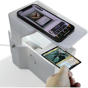 ScanStand لبطاقات التداول القياسية الحجم - مسح بطاقات MTG دون عناء مع ماسحة بطاقات تداول Manabox و Magic TCG ، وفحص أسعار سريعة ، حصريًا لمستخدمي Manabox - White in Kuwait