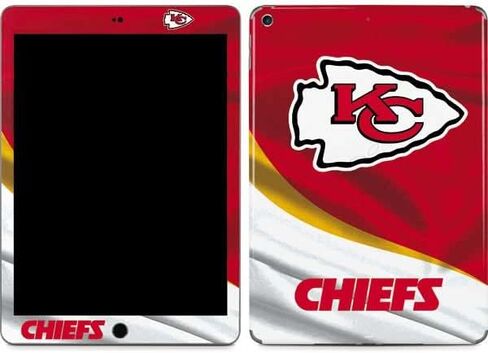 غلاف جهاز لوحي من Skinit متوافق مع iPad الجيل السابع والثامن (2019-20) - تصميم مرخص رسميًا من NFL Kansas City Chiefs in Saudi Arabia
