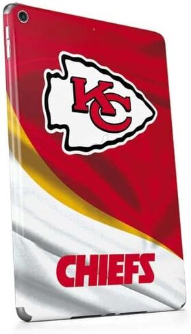 غلاف جهاز لوحي من Skinit متوافق مع iPad الجيل السابع والثامن (2019-20) - تصميم مرخص رسميًا من NFL Kansas City Chiefs in Saudi Arabia