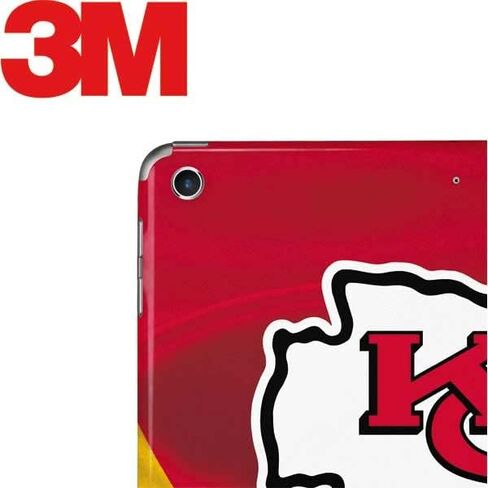 غلاف جهاز لوحي من Skinit متوافق مع iPad الجيل السابع والثامن (2019-20) - تصميم مرخص رسميًا من NFL Kansas City Chiefs in Saudi Arabia