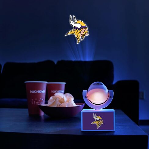 Sporticulture NFL American Football Minnesota Vikings - جهاز عرض كشاف صغير LED قابل للتعديل مع 6 تصميمات لشعار الفريق - مصباح كشاف محمول وقابل لإعادة الشحن - يعمل بالبطارية - 4.375 بوصة × 3.125 بوصة in Kuwait