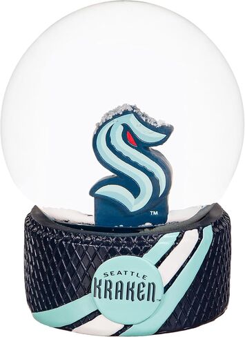 NHL Seattle Kraken Snow Globe، كرة مائية مرخصة رسميًا مع شعار الفريق، ديكور سطح الطاولة لعطلة عيد الميلاد للمنزل، هدية للرجال والنساء لمحبي الهوكي in Saudi Arabia