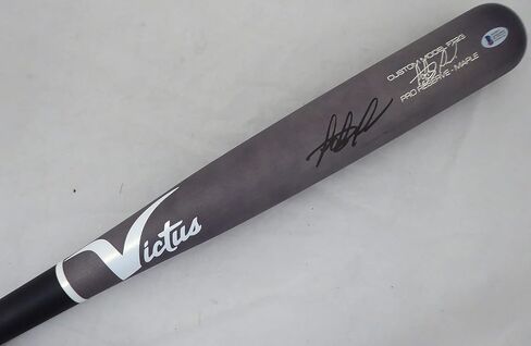 فرناندو تاتيس جونيور موقعة من لعبة Gray Victus موديل Bat Padres Beckett BAS in Kuwait