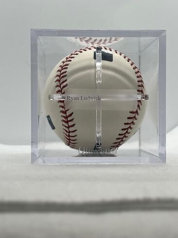 رايان لودويك موقعة البيسبول (رينجرز) Toppss Reserve - السفن في مكعب البيسبول MLB COA in Saudi Arabia