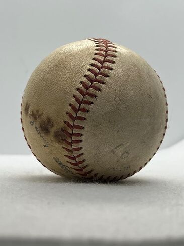 لاري يوغي بيرا 1963، الدوري الدولي الرسمي للبيسبول (يانكيز) مسجل أفضل التمنيات - السفن في مكعب البيسبول (مالك واحد) in Kuwait