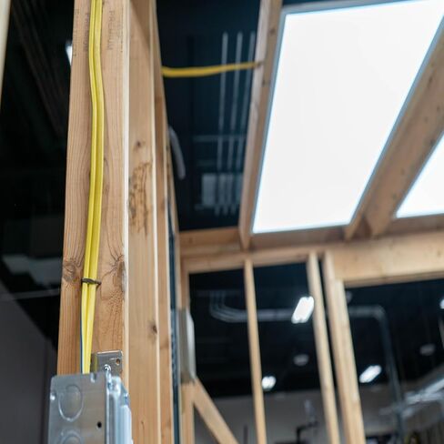 Southwire Romex Brand Simpull Solid Indoor 12/3 W / G كابل NMB ملف 25 قدم - SW # 63947621 in Saudi Arabia