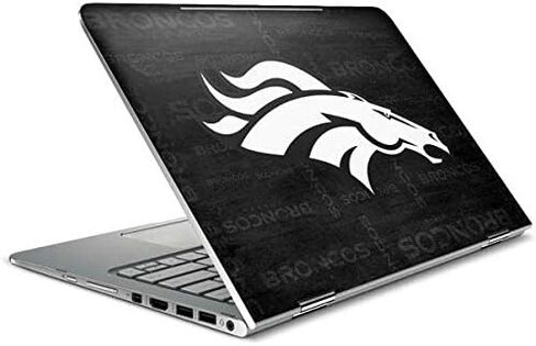 غلاف كمبيوتر محمول من Skinit متوافق مع جهاز Spectre x360 مقاس 15.6 بوصة (2 في 1) - تصميم باللونين الأبيض والأسود مرخص رسميًا من الدوري الوطني لكرة القدم الأمريكية (NFL Denver Broncos) in Kuwait