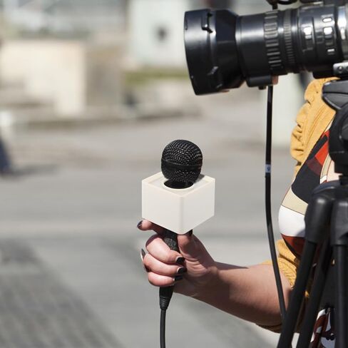 4 قطع من حامل علم الميكروفون من جارنيك، مثلث مربع على شكل مكعب، محطة ميكروفون للمقابلة، محطة علم للعروض المسرحية، عرض ميكروفون محمول باليد in Saudi Arabia