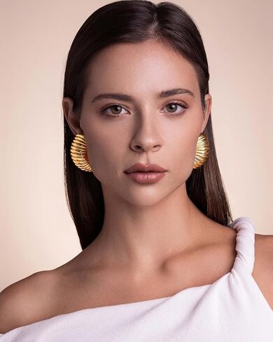 Large Gold Chunky Clip on Statement Earrings for Women, Bold Handmade Exaggerated Trendy Seashell Ribbed Jewelry Gifts, Curved Half Circle Textured Summer Beach Fashion Earrings Accessories, Big Vintage Irregular Hammered Thick Circular Nickle Free Cuff H in Saudi Arabia