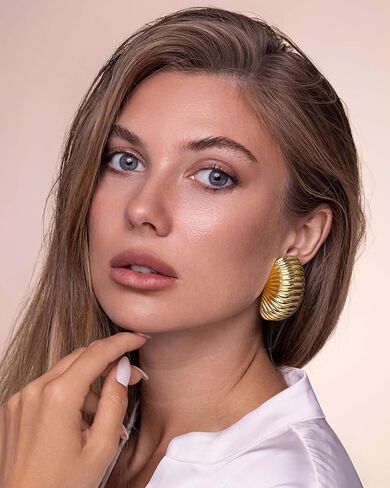 Large Gold Chunky Clip on Statement Earrings for Women, Bold Handmade Exaggerated Trendy Seashell Ribbed Jewelry Gifts, Curved Half Circle Textured Summer Beach Fashion Earrings Accessories, Big Vintage Irregular Hammered Thick Circular Nickle Free Cuff H in Saudi Arabia