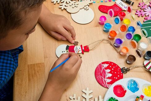 مجموعات حرفية عيد الميلاد من Dezzy's Workshop - الحرف اليدوية للعطلات للأطفال والكبار - تزيين وطلاء زخارف عيد الميلاد الخاصة بك - مجموعة فنية تزيين الزينة المنزلية الصنع - حرف عيد الميلاد جاهزة للصناعة in Kuwait