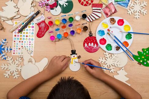 مجموعات حرفية عيد الميلاد من Dezzy's Workshop - الحرف اليدوية للعطلات للأطفال والكبار - تزيين وطلاء زخارف عيد الميلاد الخاصة بك - مجموعة فنية تزيين الزينة المنزلية الصنع - حرف عيد الميلاد جاهزة للصناعة in Kuwait