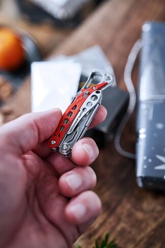 LEATHERMAN، سلسلة مفاتيح PS Style متعددة الأدوات مع مقص زنبركي وأدوات تزيين، صُنعت في الولايات المتحدة الأمريكية، أسود in Kuwait