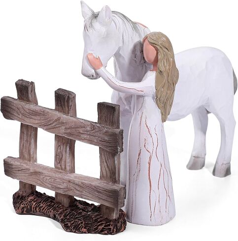 حقاً هدايا تمثال للخيول صديق للبنات ، والفتاة المربوطة باليد التي احتضن تمثال الحصان ، وهدايا التذكارات التذكارية لعشاق الخيول لعيد الميلاد ، وعيد الميلاد ، عيد الشكر in Kuwait