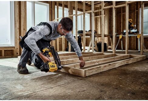DEWALT 20V MAX XR ورق بدون فرش ببطارية ليثيوم أيون ومجمع بمسمار تأطير لاسلكي بدرجة 30 درجة (الأداة فقط) in Kuwait