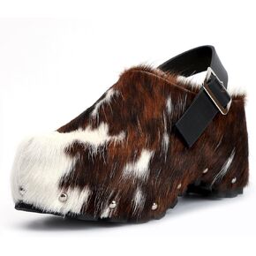 قباقيب نسائية طويلة من شعر العجل من XOBZJH مع بطانة من الصوف سهلة الارتداء وقباقيب وحزام كاحل جلدي قابل للتعديل مع إبزيم من الفرو in Kuwait