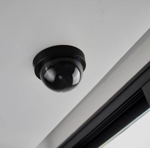 كاميرا أمان وهمية، كاميرا مراقبة على شكل قبة وهمية مع ضوء LED أحمر وامض، كاميرا CCTV وهمية تعمل بالبطارية لمنع سرقة المنزل والعمل، أسود in Saudi Arabia