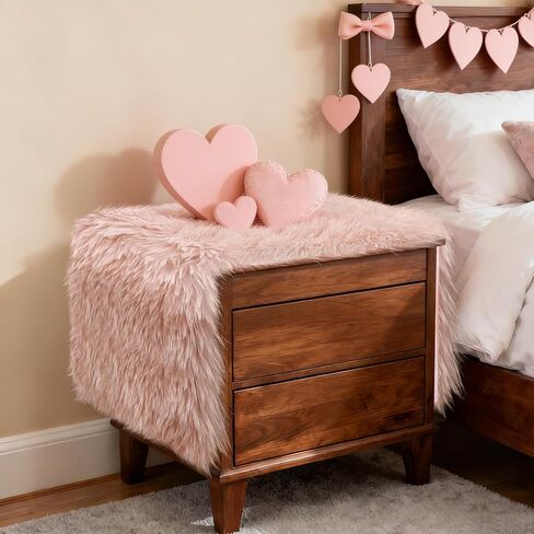 Yuboo Fluffy Desser Runners لغرفة النوم ، White Chrismtas Table Runner Fur Fur Touch لمسة غطاء خزانة ملابس أعلى ، عداء طاولة الفراء فو لمطاولة القهوة ، غرفة المعيشة 14 × 72 بوصة in Kuwait
