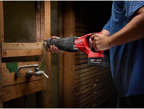 Milwaukee 2720-21 M18 Fuel 18-Volt Lithium-Ion Brushless Cordless Sawzall Reciprocating Saw Kit in Saudi Arabia