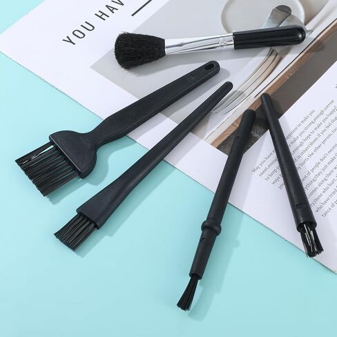 Mini Keyboard Brush, 5 Pcs PP Handle Nylon Anti-Static Keyboard Cleaning Brushes Kit Portable Dusting Brushes for Keyboards Car Interior Motherboard Camera Small Electronics Cleaning in Saudi Arabia