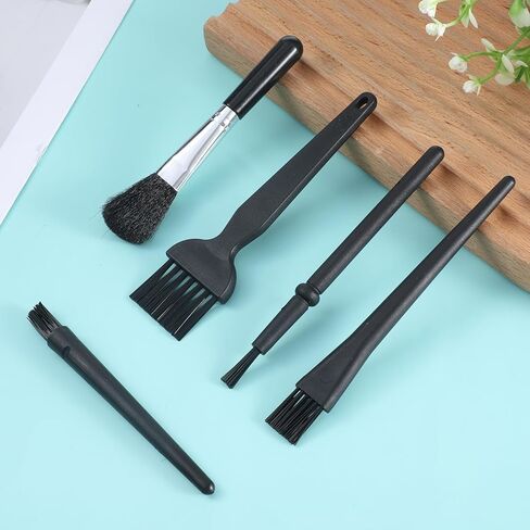 Mini Keyboard Brush, 5 Pcs PP Handle Nylon Anti-Static Keyboard Cleaning Brushes Kit Portable Dusting Brushes for Keyboards Car Interior Motherboard Camera Small Electronics Cleaning in Saudi Arabia