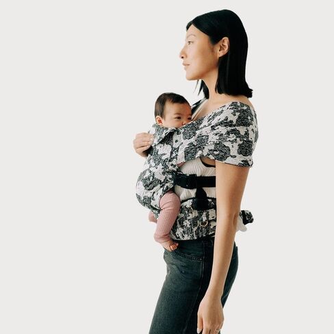 Tushbaby Pearl Wrap Carrier – Ergonomic Wrap for Newborns 8-20 lbs – Hands-Free Baby Carrier with Storage, Bottle Holder & Wipe Attachment – Soft, Breathable Fabric & Adjustable Fit – Easy On/Off in Kuwait