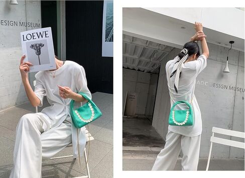 حقيبة كلاتش جلدية للنساء بتصميم صغير من جلد الماعز 90S مع أشرطة من اللؤلؤ in Kuwait