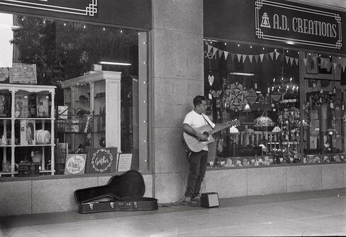 Single Roll — Student-Friendly Latitude, Faster Starts: 35 mm Black and White Film for 35 mm Camera, ISO400 35mm Film Keeps Class Projects Steady for Travel and Education ﻿ in Saudi Arabia