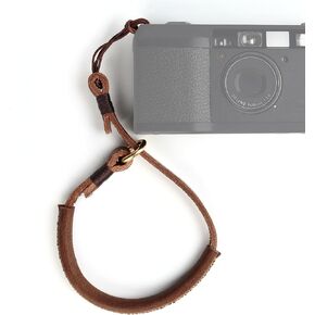 حزام معصم للكاميرا مصنوع يدويًا من الجلد المحبب - حبل يدوي صغير مضاد للخدش لـ Ricoh GR III/IIIx، Sony RX100 VII، Fuji X100VI/V - سوار تصوير الشارع البسيط in Kuwait