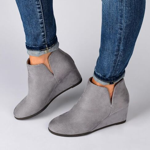 أحذية Journee Collection النسائية Mylee Pull On Wedge - رمادي داكن - 7.5 in Saudi Arabia