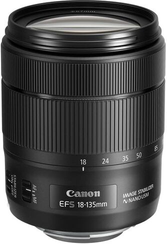 عدسة كانون EF-S 18-135mm f/3.5-5.6 IS USM | تكبير APS-C متعدد الاستخدامات مع تثبيت الصورة البصري والتركيز التلقائي السريع Nano USM والنطاق البؤري الواسع | للفيديو والصور اليومية (1276C002) + بطاقة سعة 64 جيجابايت + حقيبة in Kuwait