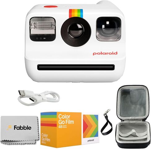 مجموعة كاميرا Polaroid Go Generation 2 الفورية (أبيض) مع 48 لقطة فيلم فورية، وحافظة صلبة متينة، وقطعة قماش ناعمة للتنظيف من الألياف الدقيقة، وكابل شحن USB-C متضمن in Saudi Arabia
