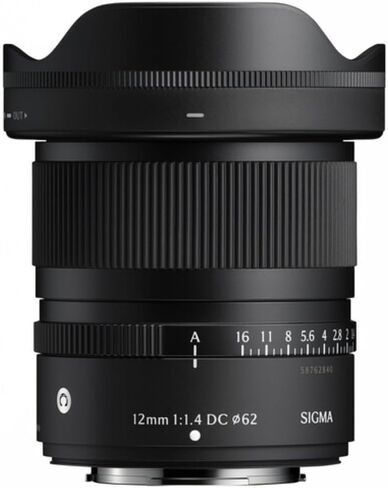 عدسة سيجما 12 ملم f/1.4 DC معاصرة متوافقة مع حزمة FUJIFILM X Mount (APS-C) مع فلتر للأشعة فوق البنفسجية + حافظة غطاء العدسة + مجموعة تنظيف + قطعة قماش للتنظيف (5 قطع) in Kuwait